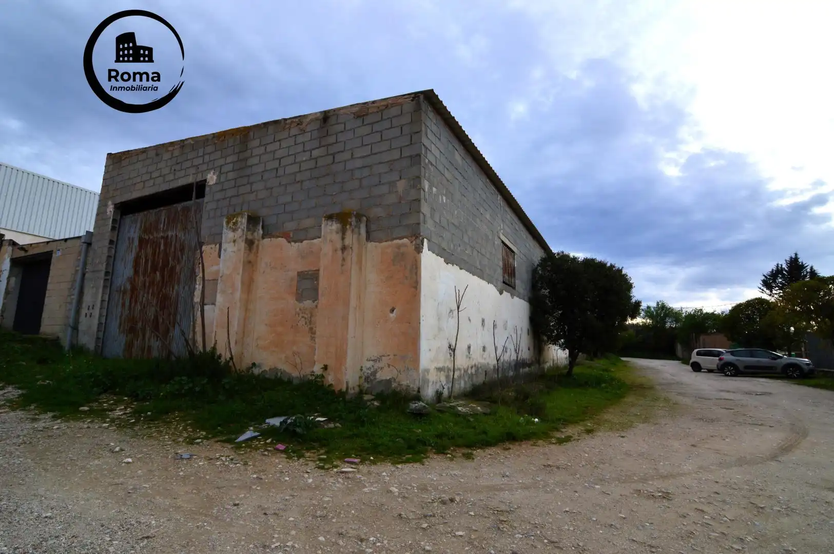 Vista exterior de Nau industrial en venda en Loja