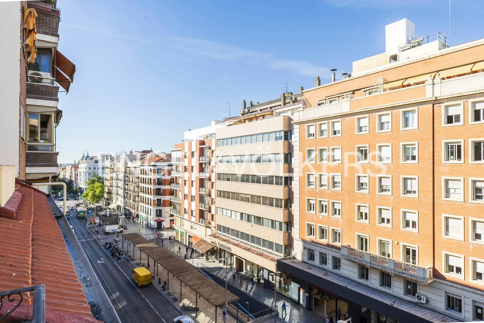 Außenansicht von Wohnung zur Miete in Madrid mit Klimaanlage, Heizung und Parkett