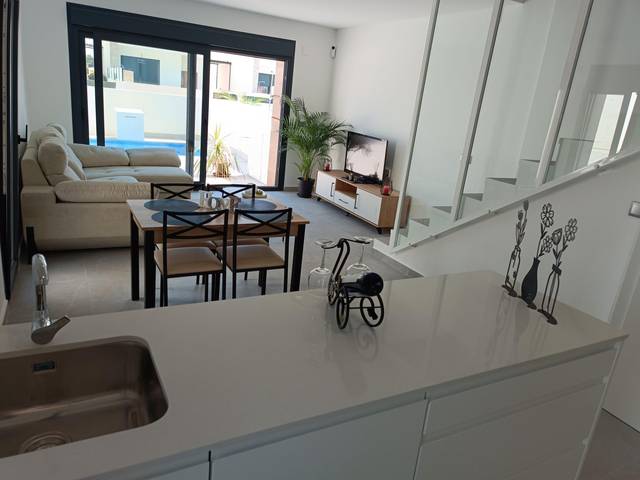 Casa-chalet en Venta en Calle Manuel Falla en Daya Nueva