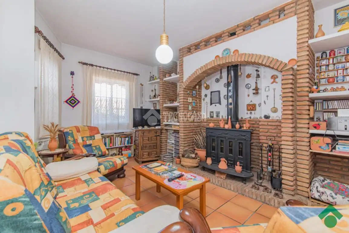 Sala d'estar de Casa adosada en venda en Granada amb Terrassa i Traster