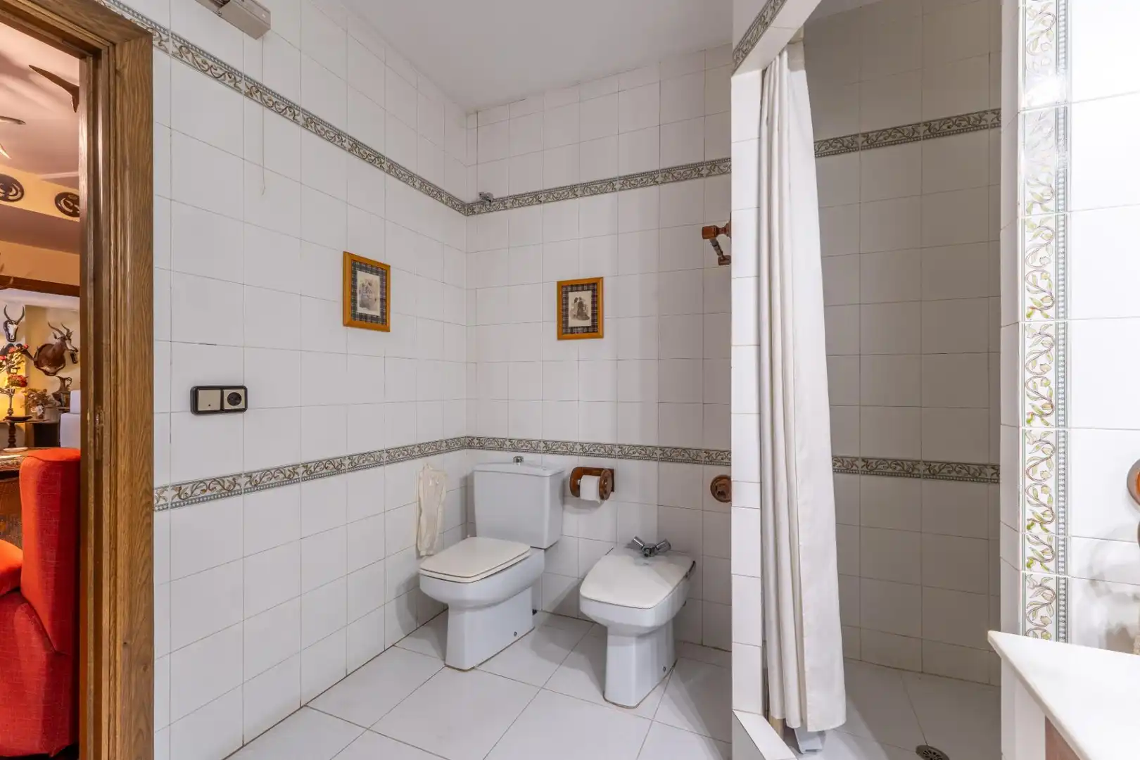 Bany de Casa o xalet en venda en Córdoba amb Aire condicionat, Calefacció i Jardí privat