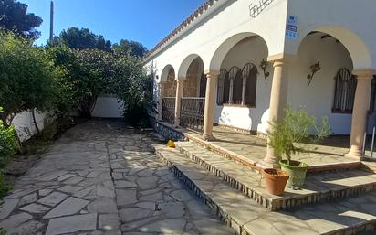 Vista exterior de Casa o xalet en venda en Mont-roig del Camp amb Jardí privat, Moblat i Forn