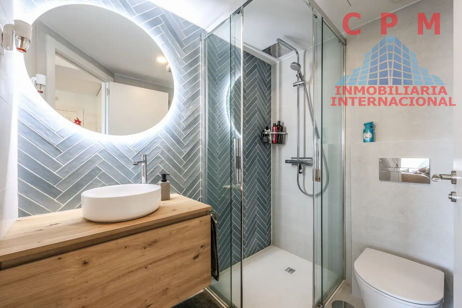 Bathroom of Flat for rent in Madrid  with Air Conditioner, Heating and Parquet flooring