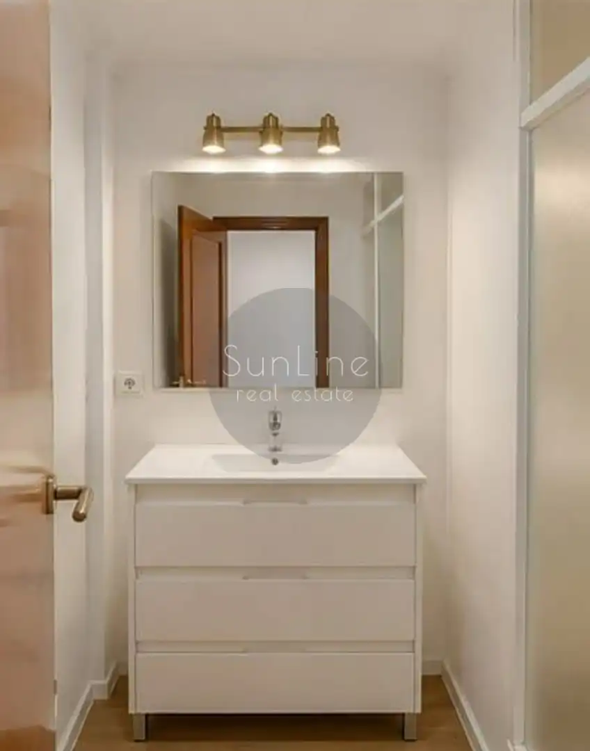 Bathroom of Flat for rent in Valencia  with Air Conditioner, Furnished and Balcony