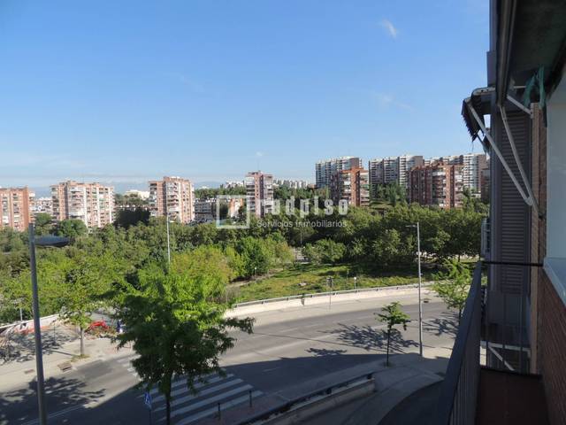 Piso en Venta en de Reyes Aizquíbel en Valdeacederas