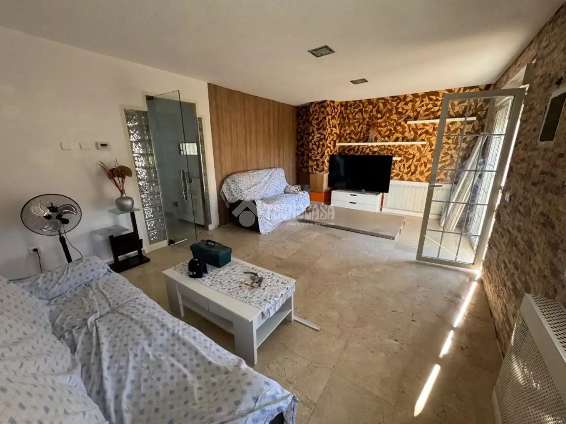 Sala de estar de Casa adosada en venta en Ontígola con Calefacción