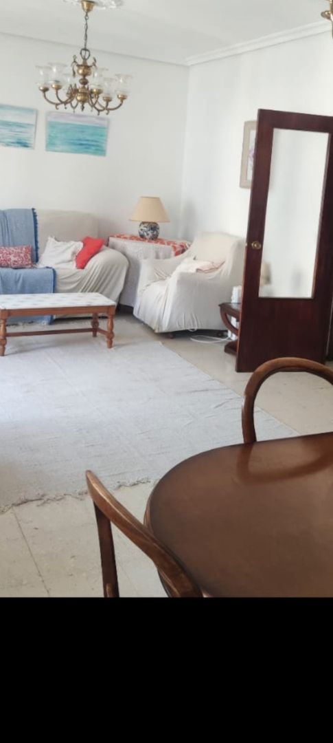 Habitación de Piso de alquiler en  Sevilla Capital con Amueblado