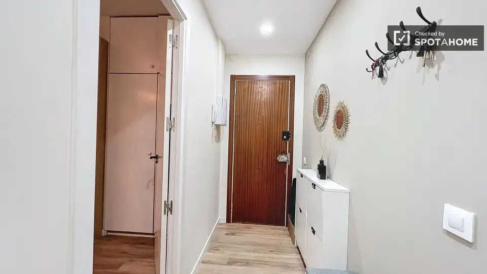 Flat with terrace to rent in Sant Martí, imagen 3