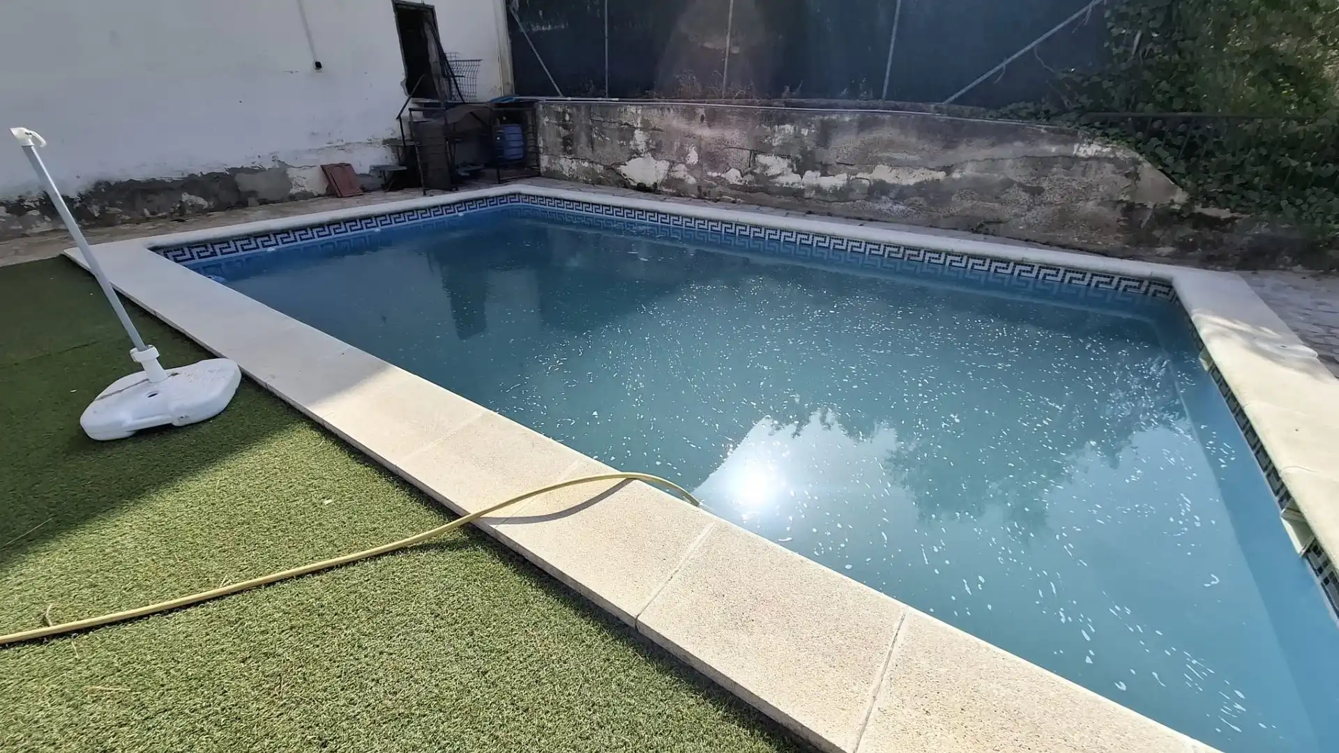 Piscina de Casa adosada en venda en Vallirana amb Aire condicionat i Terrassa