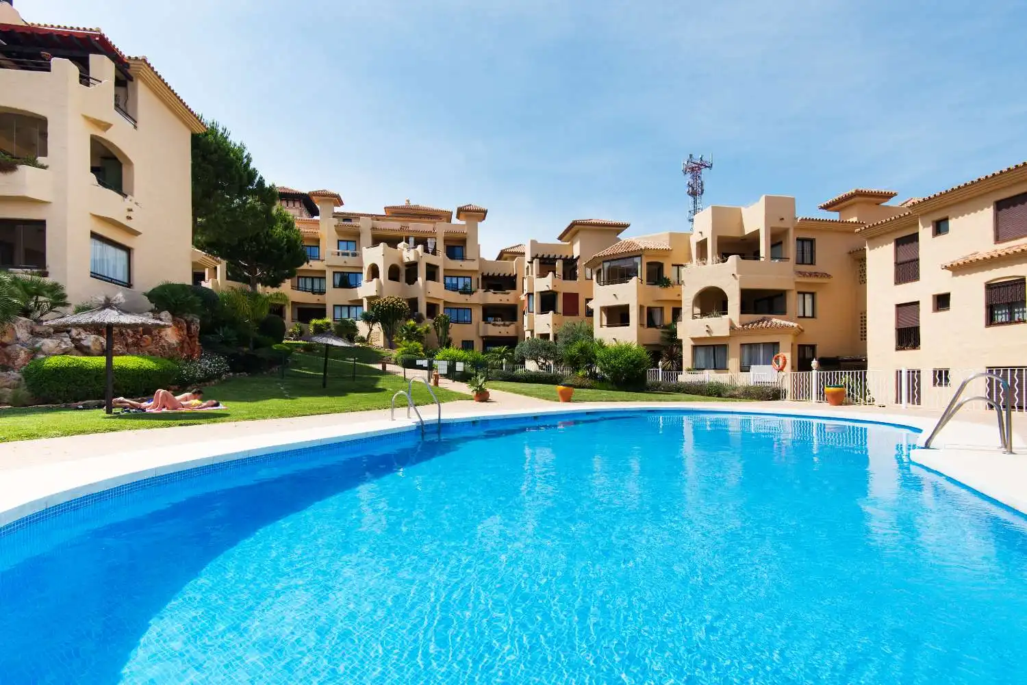 Pis amb piscina en venda a Benalmádena pueblo