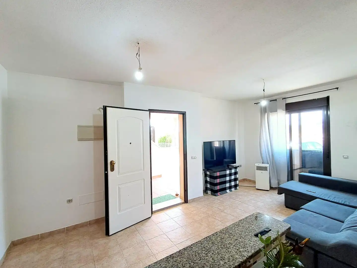 Sala d'estar de Apartament en venda en Águilas amb Jardí privat i Piscina comunitària