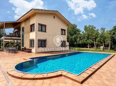 Casa con piscina en venta en Riudoms