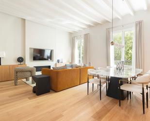 Sala d'estar de Apartament en venda en  Barcelona Capital amb Aire condicionat, Calefacció i Parquet