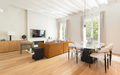 Sala d'estar de Apartament en venda en  Barcelona Capital amb Aire condicionat, Calefacció i Parquet