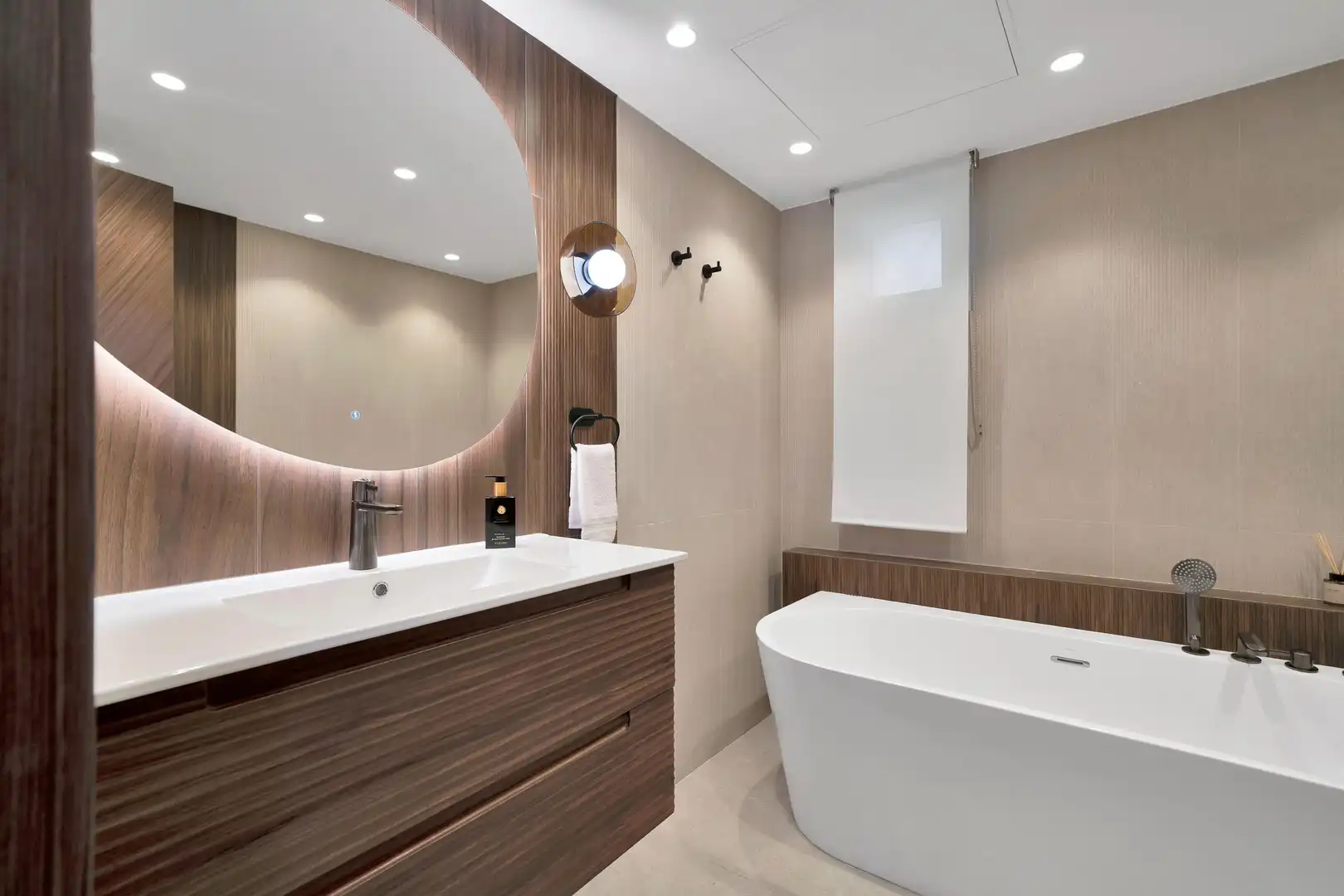 Baño de Apartamento en venta en Marbella con Jardín privado, Alarma y Piscina comunitaria