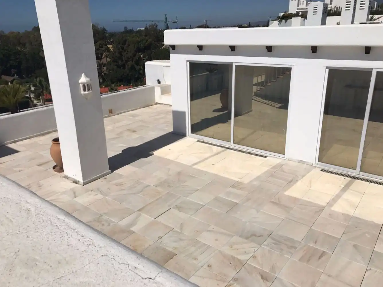 Terrasse von Maisonette zum Verkauf in Benahavís mit Klimaanlage, Terrasse und Schwimmbad