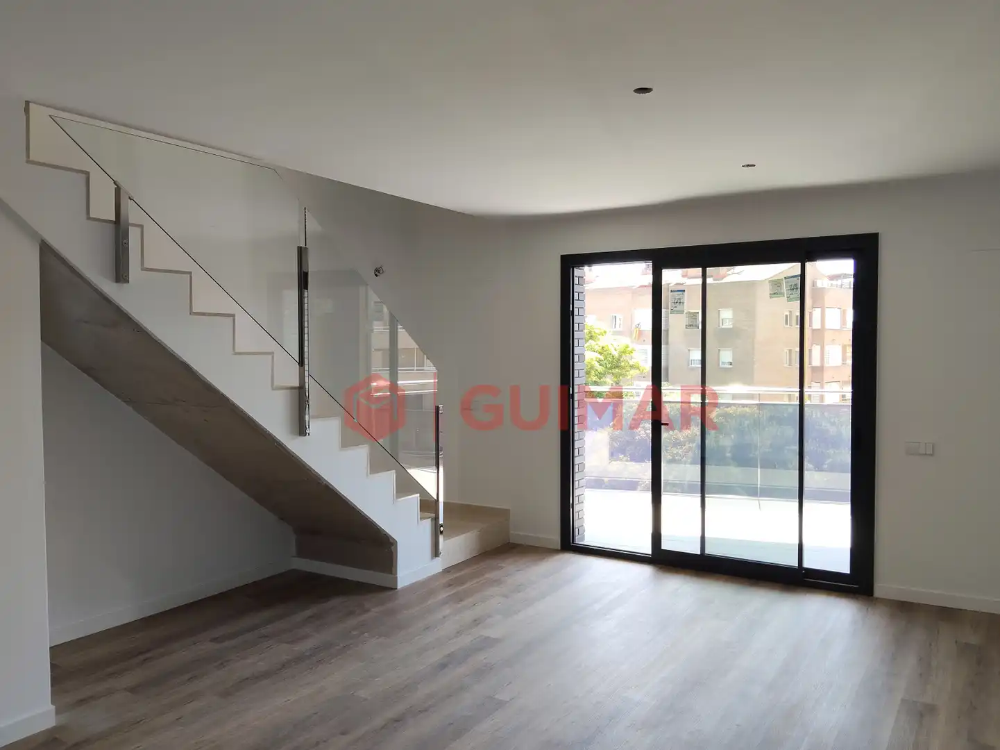 Sala d'estar de Àtic en venda en Sant Joan Despí amb Aire condicionat, Jardí privat i Parquet