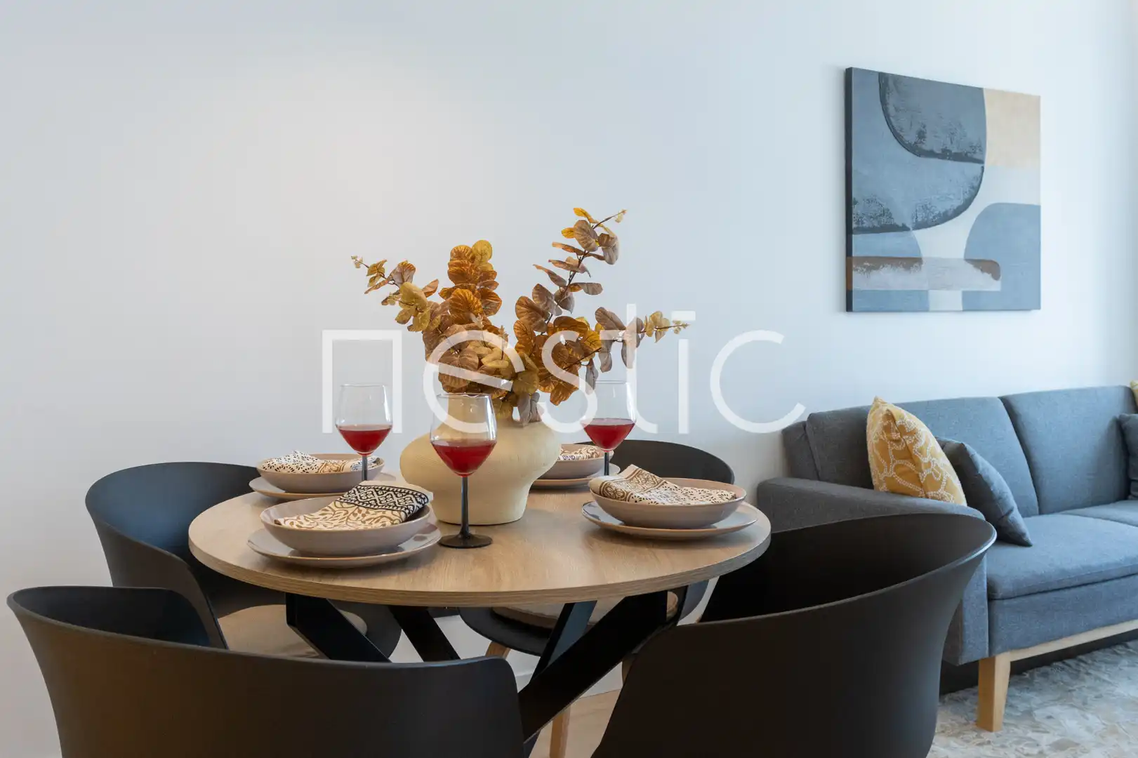 Menjador de Apartament de lloguer en Madrid amb Aire condicionat, Calefacció i Moblat
