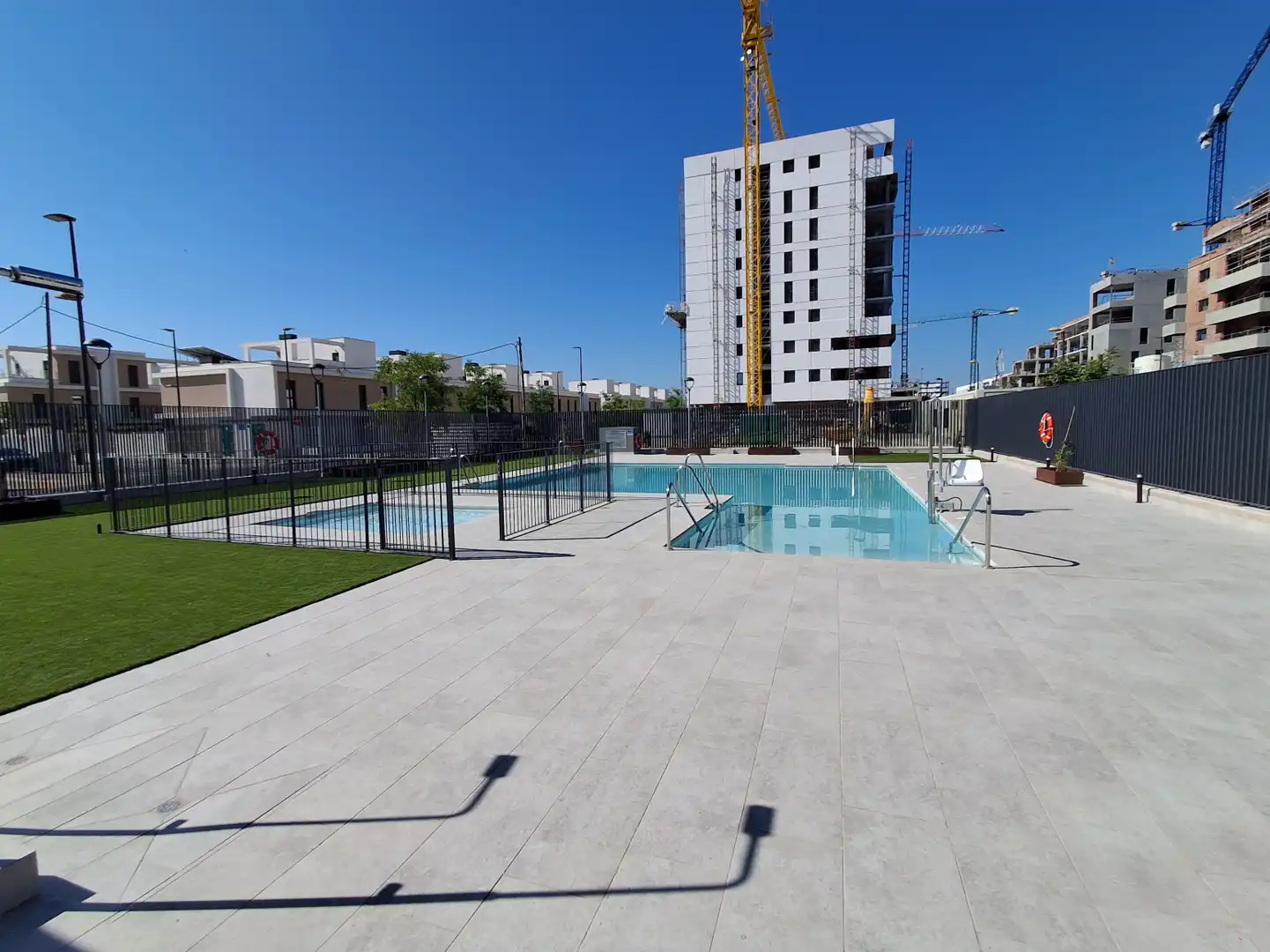 Piscina de Pis de lloguer en Sevilla amb Aire condicionat, Calefacció i Jardí privat