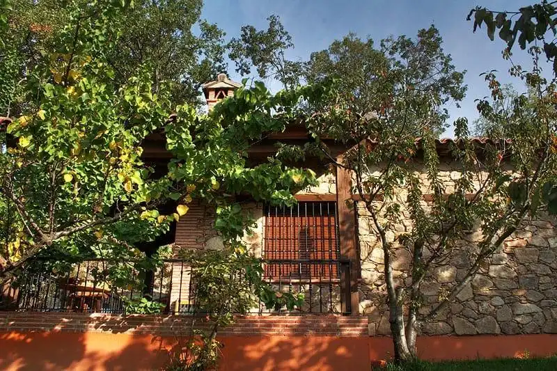 Vista exterior de Casa o xalet en venda en Candeleda amb Aire condicionat, Calefacció i Jardí privat