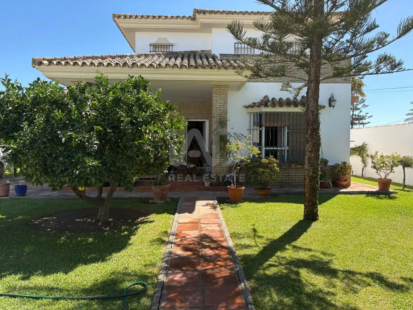 Vista exterior de Casa o chalet en venta en Chiclana de la Frontera con Aire acondicionado, Calefacción y Piscina