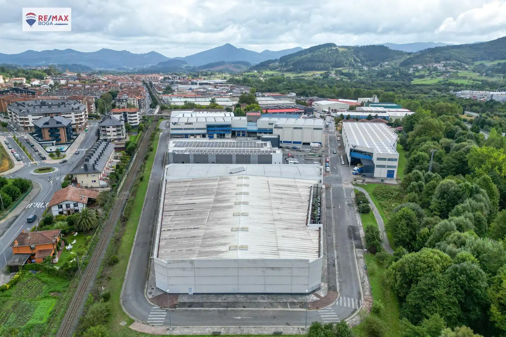 Vista exterior de Nau industrial en venda en Gernika-Lumo