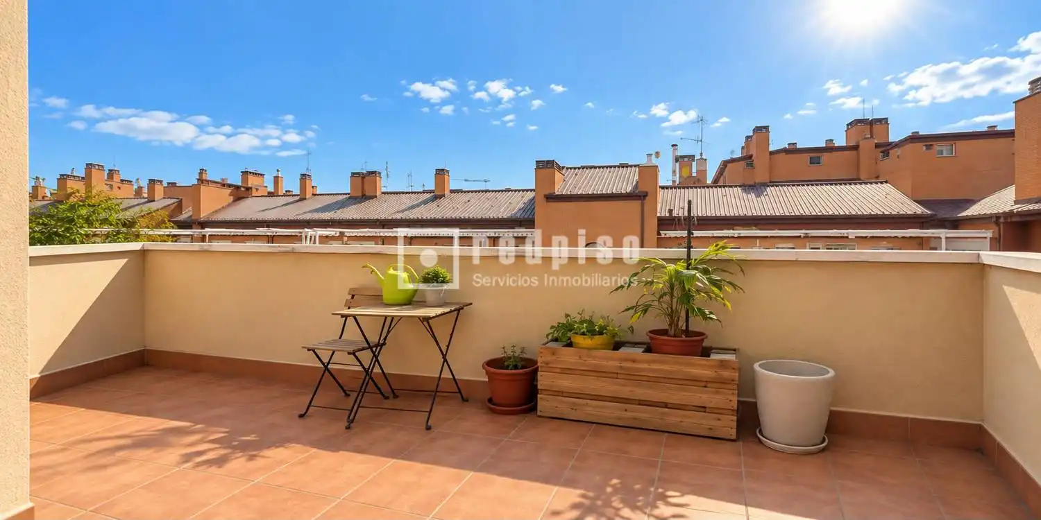 Ático con piscina en venta en Villa de Vallecas