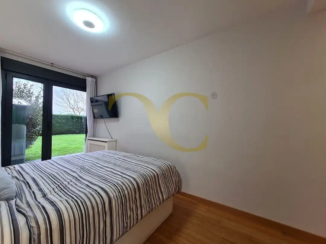 Schlafzimmer von Wohnung zum Verkauf in Oviedo  mit Heizung, Privatgarten und Terrasse