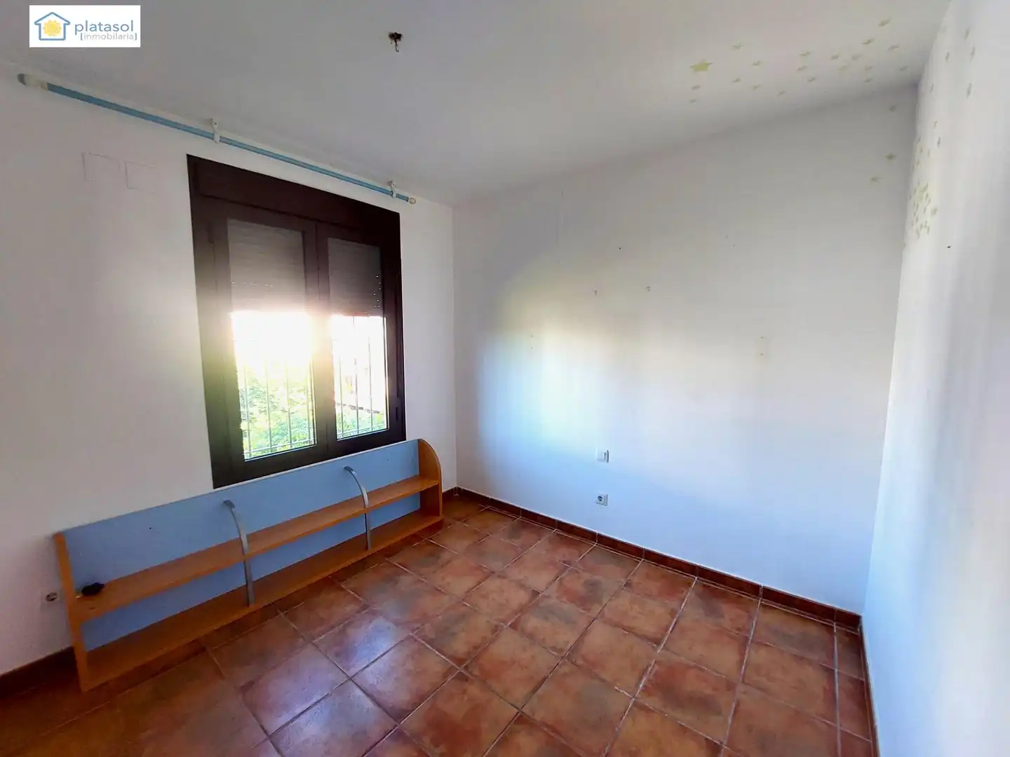 Dormitori de Casa adosada en venda en Guillena amb Aire condicionat, Calefacció i Jardí privat