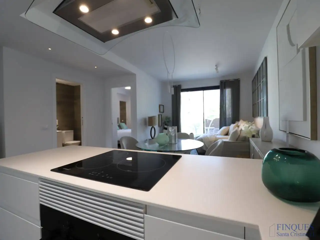 Küche von Wohnung zum Verkauf in Santa Cristina d'Aro mit Klimaanlage, Heizung und Privatgarten
