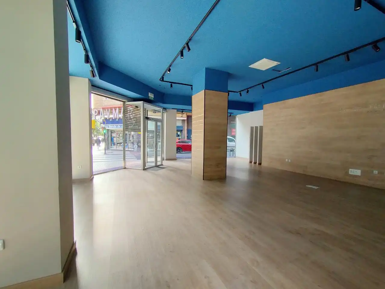 Local comercial de lloguer a Calle Tomás Bretón, imagen 11