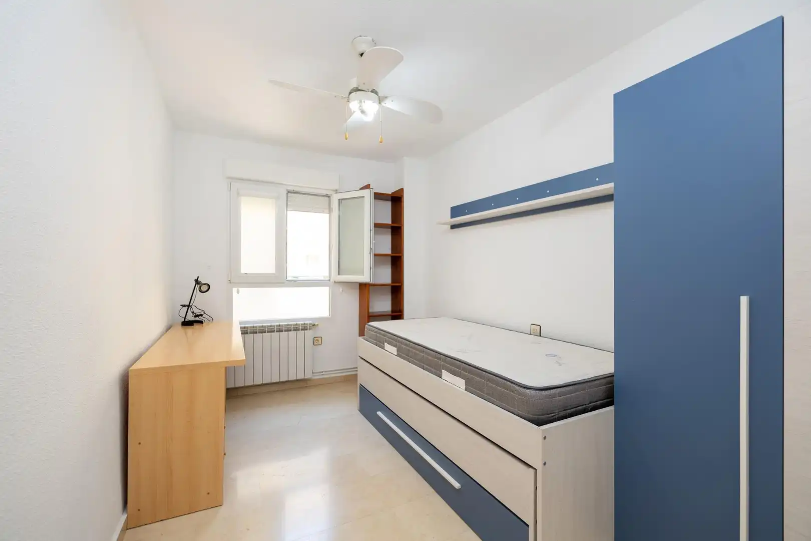Habitación de Piso en venta en Granada con Calefacción