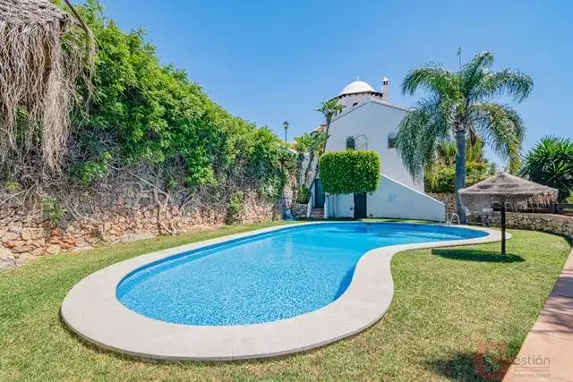 Houses for sale in Las Palomas
