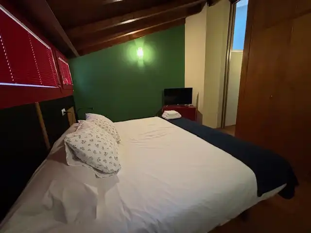 Dormitori de Apartament de lloguer en Ferrol amb Calefacció, Parquet i Moblat