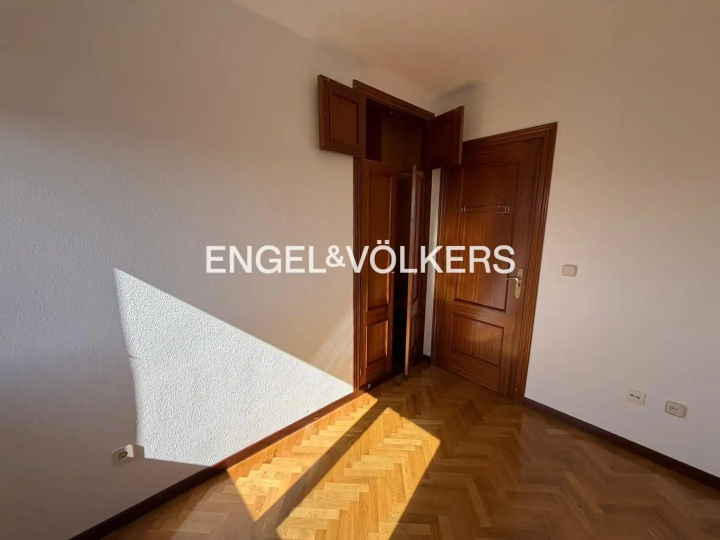 Ático de alquiler en Calle de Luis Rodríguez Ontiveros, Ensanche