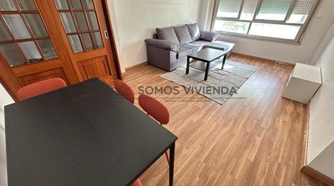 Foto 3 de Piso de alquiler en Escultor Failde Gago, As Lagoas, Ourense