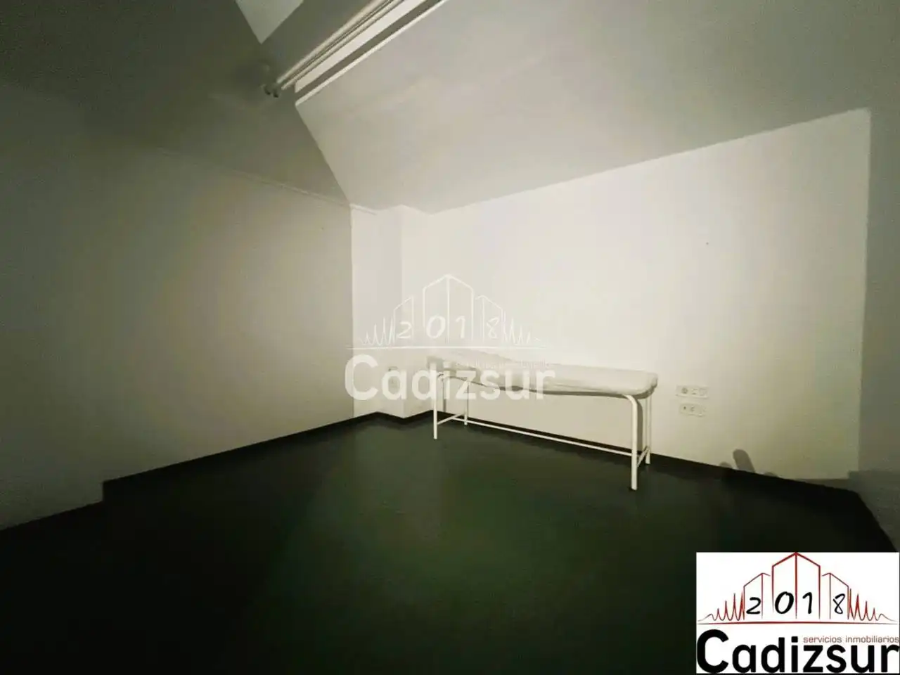 Dormitori de Oficina de lloguer en Cádiz