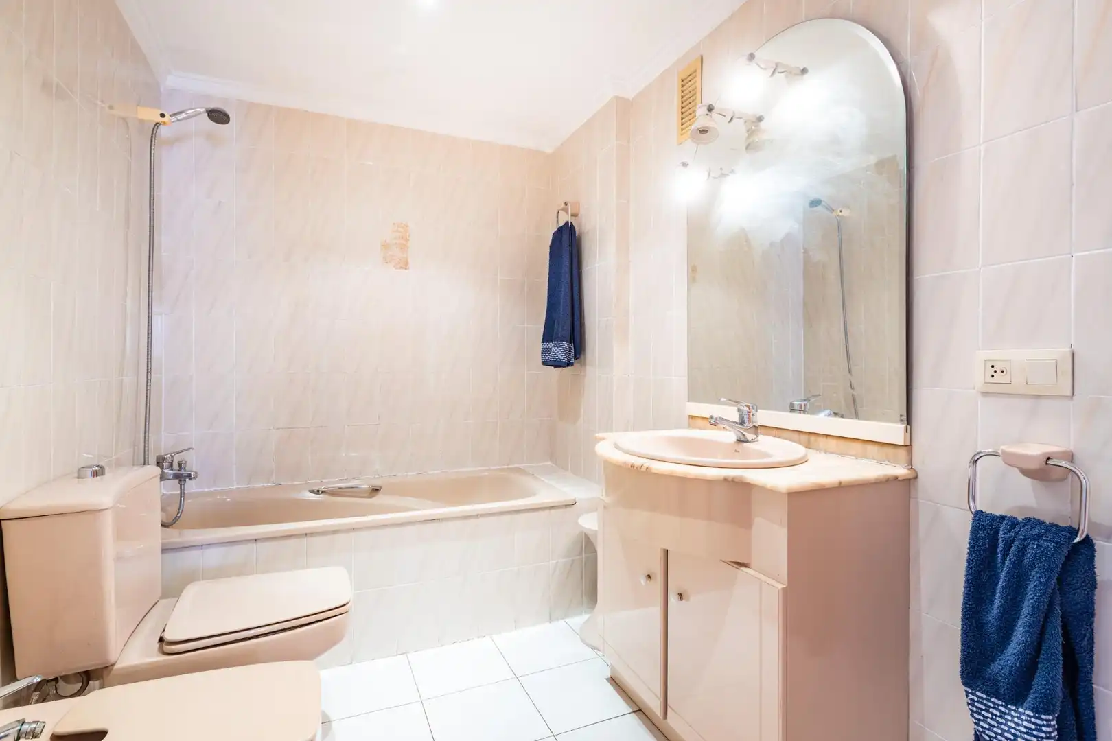 Bathroom of Flat for sale in Mislata  with Air Conditioner, Heating and Balcony