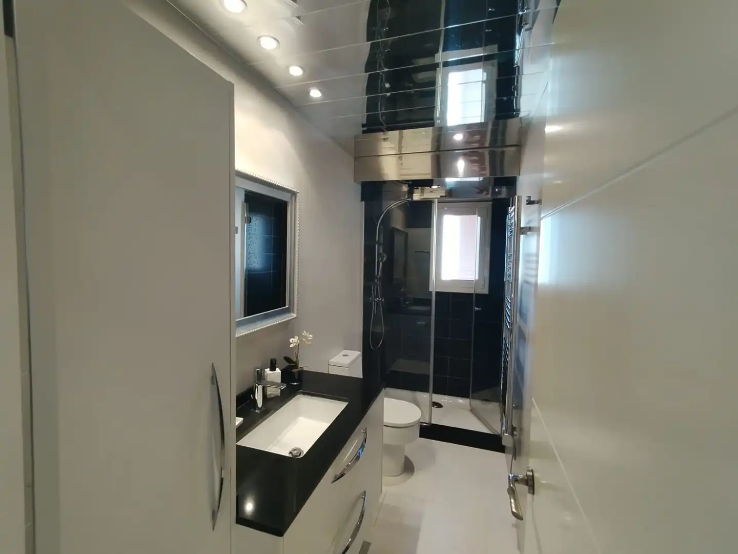 Badezimmer von Wohnung zum Verkauf in Palamós mit Klimaanlage, Heizung und Terrasse