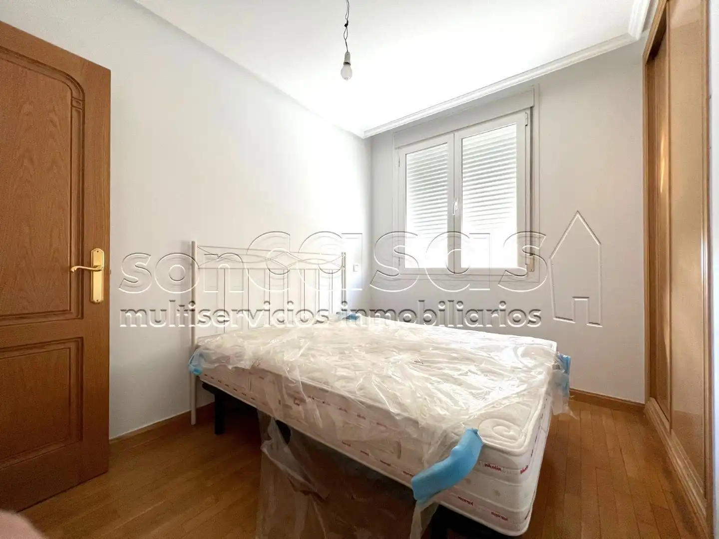 Bedroom of Flat for rent in Madrid  with Air Conditioner, Heating and Terrace