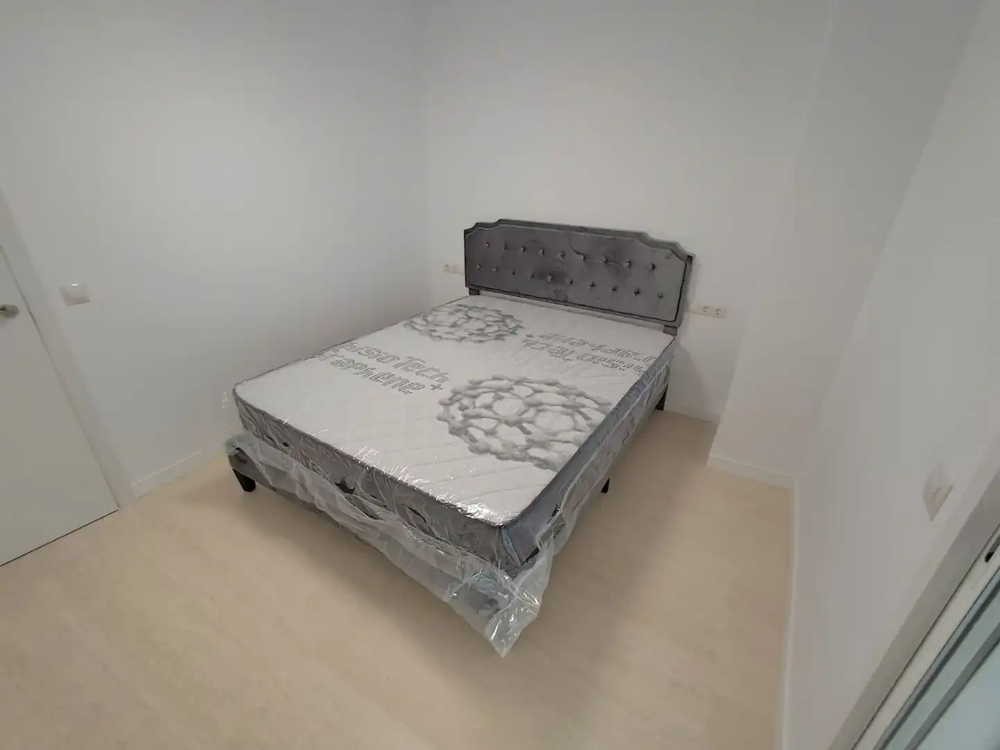 Habitación de Apartamento en venta en Benalmádena con Aire acondicionado, Calefacción y Jardín privado
