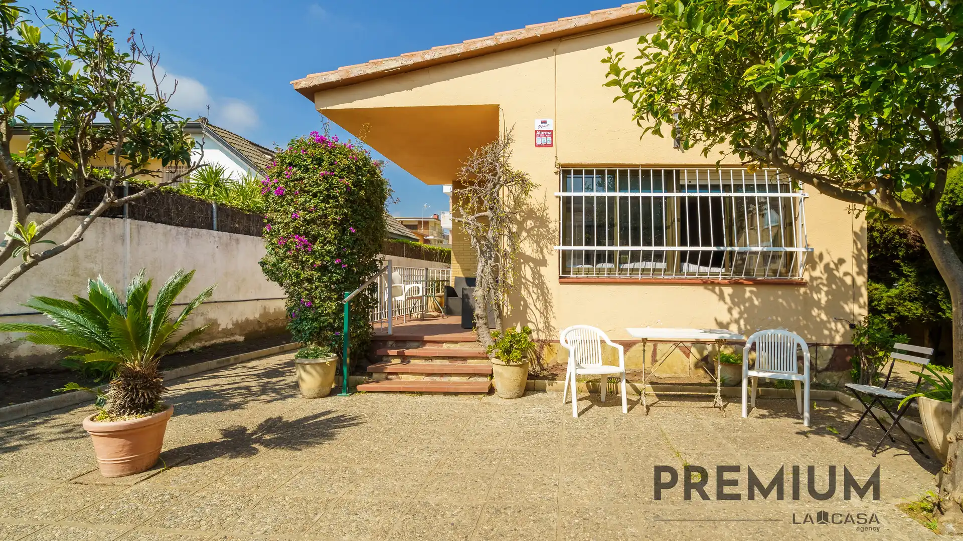 Exterior view of Houses for sale in Castelldefels  with Terrace and Balcony