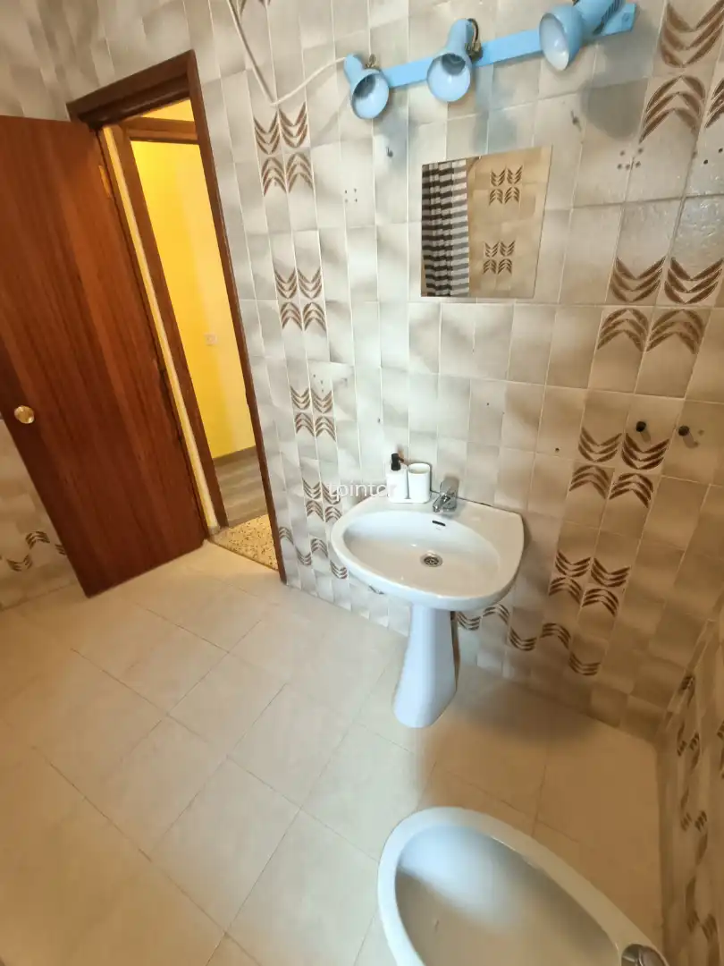 Badezimmer von Wohnung zum Verkauf in Plasencia mit Klimaanlage, Heizung und Parkett