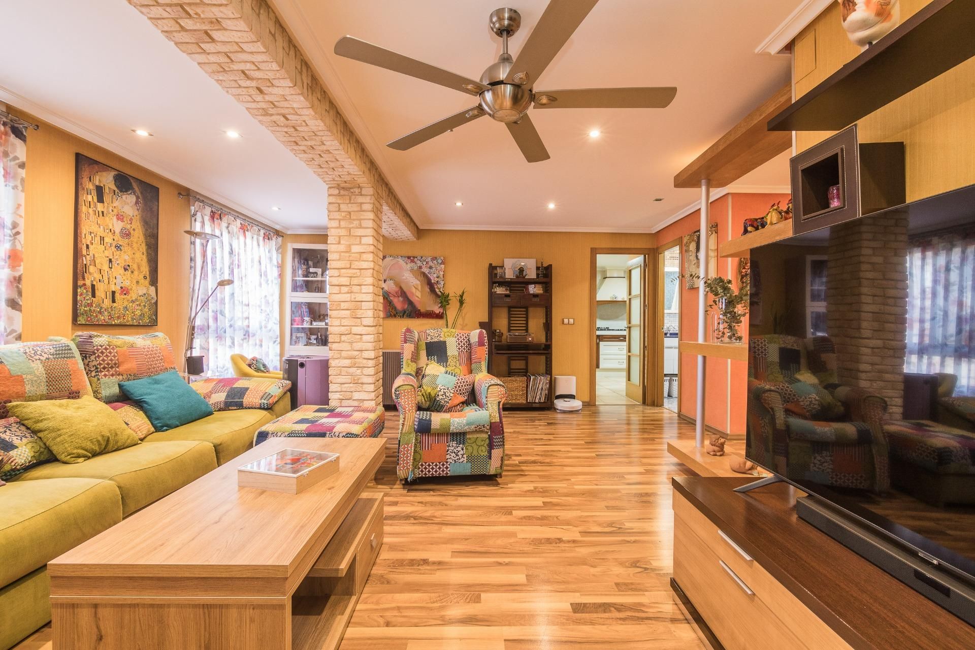 Living room of Flat for sale in Elche / Elx  with Air Conditioner, Parquet flooring and Balcony