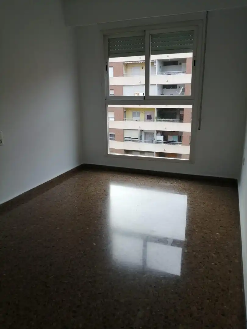 Bedroom of Flat for rent in Valencia  with Air Conditioner, Heating and Terrace