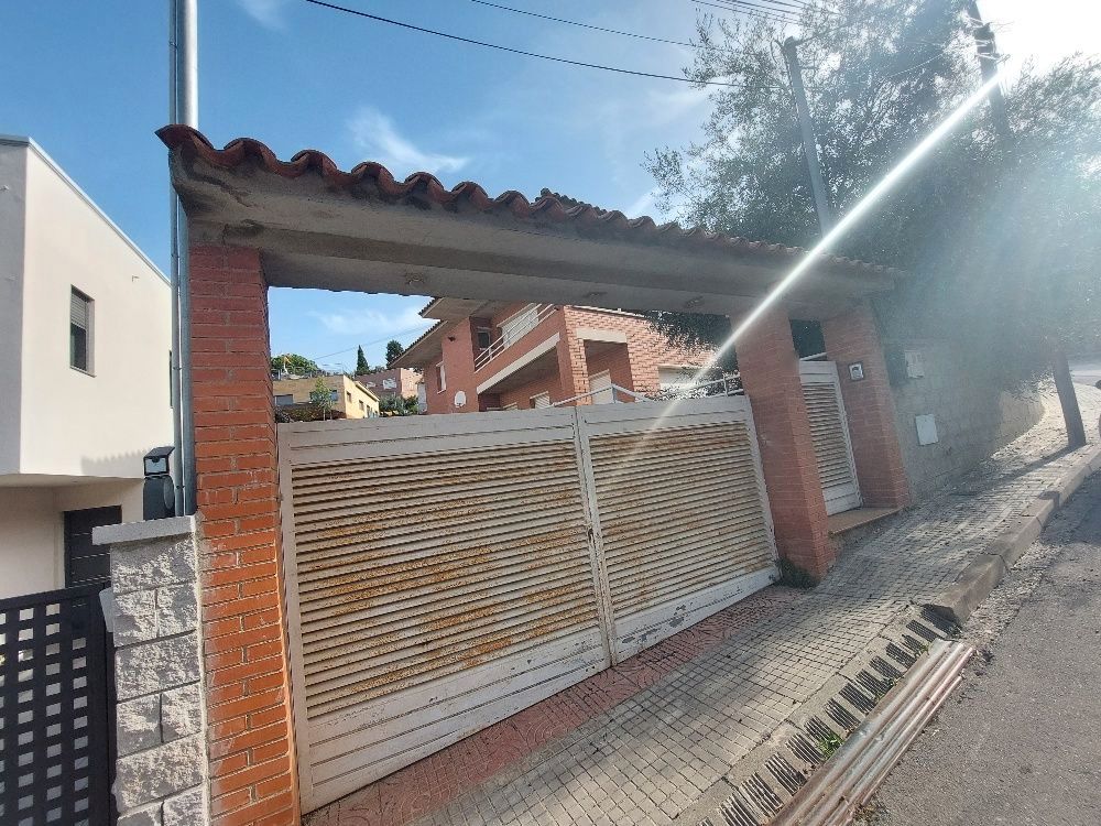 Exterior view of House or chalet for sale in Terrassa