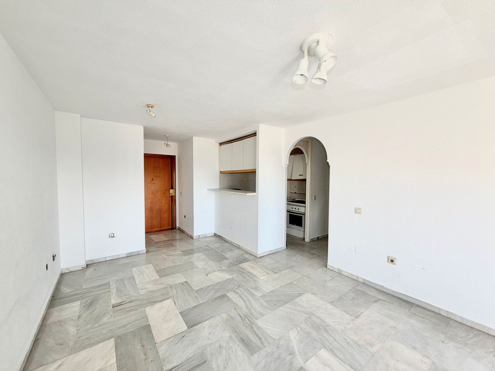 Piso en venta en Benalmádena con Terraza, Amueblado y Piscina comunitaria