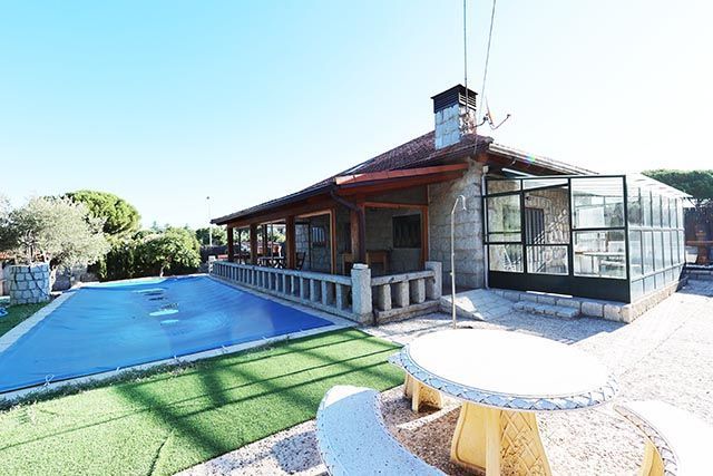 Piscina de Casa o xalet de lloguer en Colmenarejo amb Calefacció, Jardí privat i Terrassa