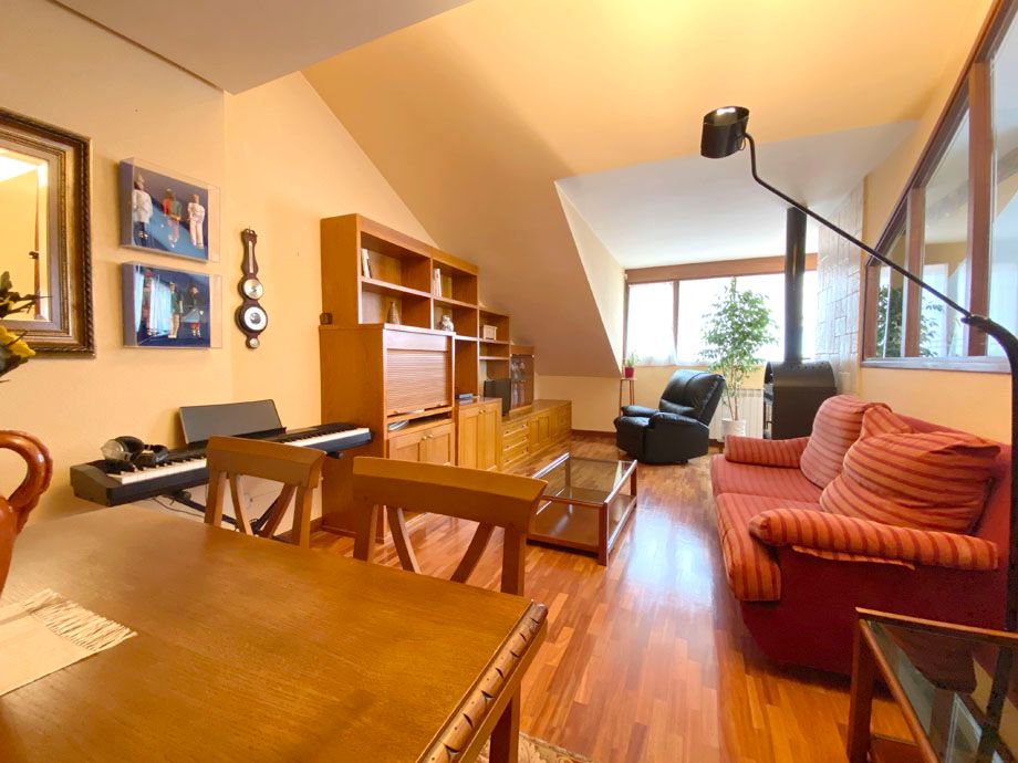 Sala d'estar de Pis en venda en Vitoria - Gasteiz amb Calefacció, Parquet i Traster