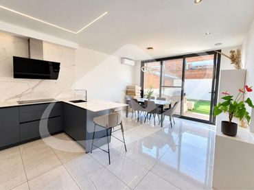 Adosado con balcón en venta en Carrer SANT VICENÇ DE